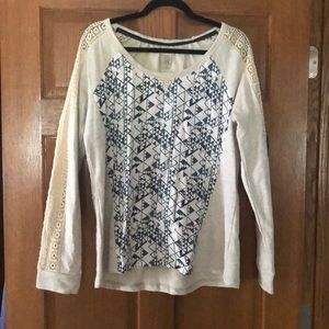 Cute Daytrip with open lace sleeves!